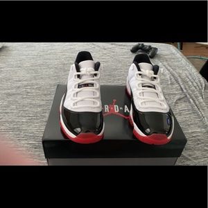 Air Jordan 11 Low Concord Bred